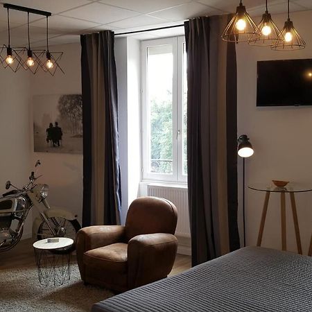 Au Faisan Doré Neuville-sur-Ain Exterior foto