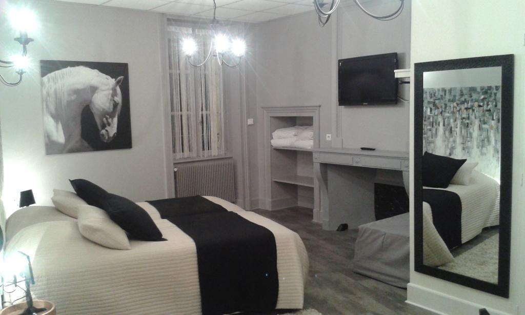 Au Faisan Doré Neuville-sur-Ain Habitación foto