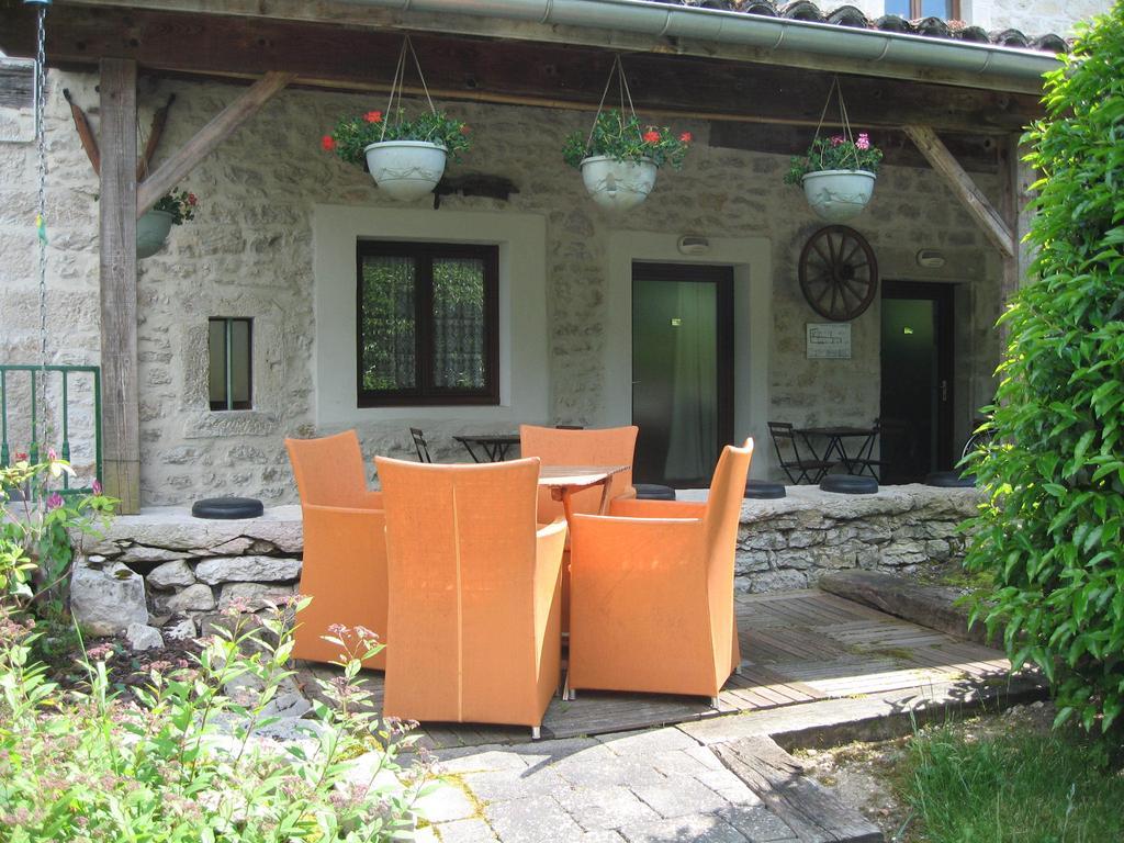 Au Faisan Doré Neuville-sur-Ain Exterior foto
