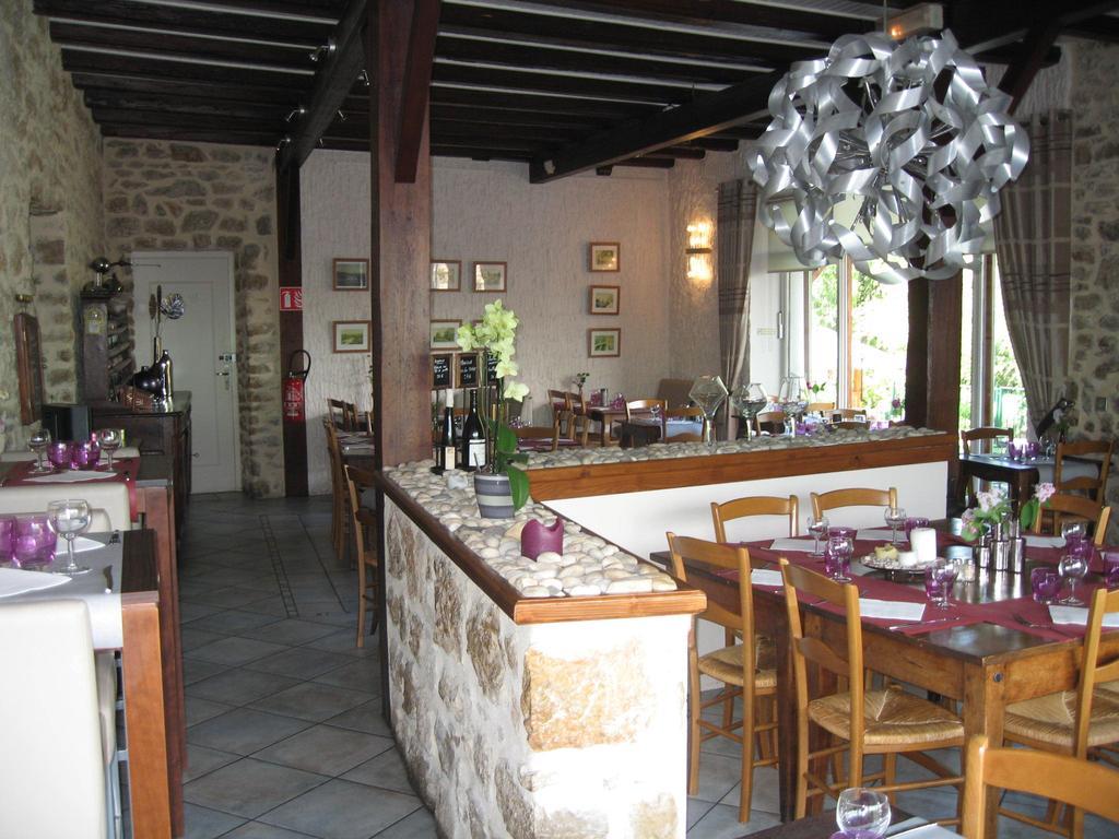 Au Faisan Doré Neuville-sur-Ain Exterior foto