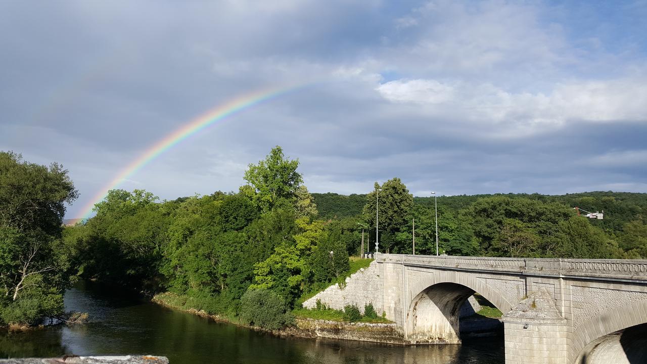 Au Faisan Doré Neuville-sur-Ain Exterior foto